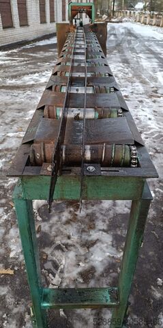 Edger saw with output conveyor  