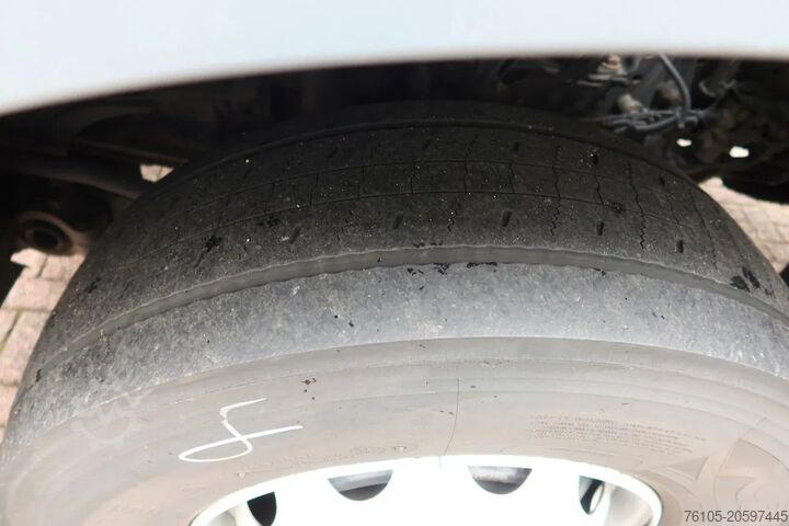 Maleta Mercedes-Benz Antos 1924 LL Bakwagen + laadklep 2500 kg