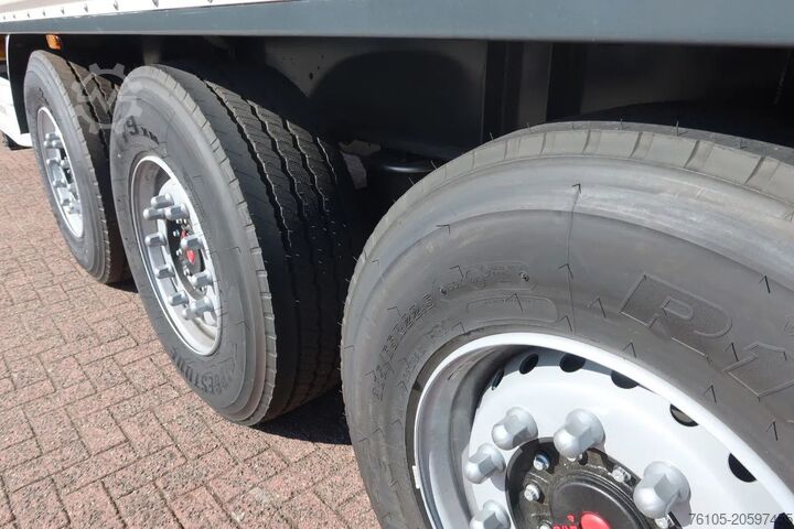 Kovček Wielton 3 Asser. Gesloten met Dhollandia klep 2500 kg L...