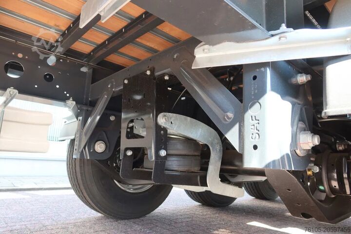 Kovček Wielton 3 Asser. Gesloten met Dhollandia klep 2500 kg L...