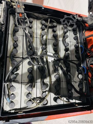 Elektrický 4 -kolesový vysokozdvižný vozík Linde E 20 PL-02 EVO Triplex Batterie Bj.22