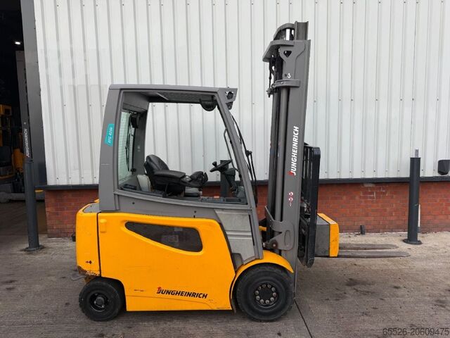 Električni viljuškar za 4 točka Jungheinrich EFG 425 K / 509 Std.