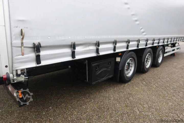 Curtain sided Wielton Mega Trailer with Terberg King Lifter contructi...