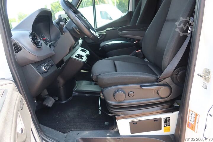 Hladilni zabojniški vagon Mercedes-Benz Sprinter 317 Koel/Vries L2/H2 220 Volt stekker