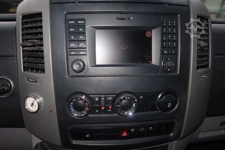 BE tractor Mercedes-Benz 519 CDI V6 Motor 519 CDI V6 Motor + B.E Trailer