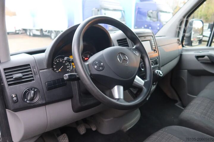 BE tractor Mercedes-Benz 519 CDI V6 Motor 519 CDI V6 Motor + B.E Trailer