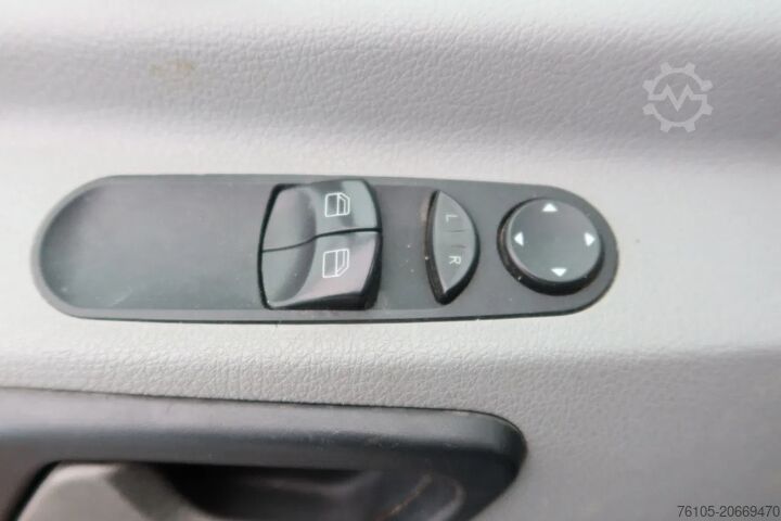 BE tractor Mercedes-Benz 519 CDI V6 Motor 519 CDI V6 Motor + B.E Trailer