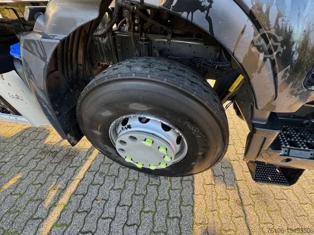 Truck mounted crane IVECO Trakker AD 260 Fassi F135a