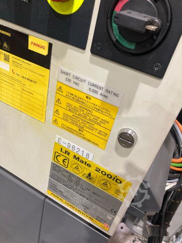 Priemyselné roboty FANUC LR Mate 200iD/7L auf einer Bahn