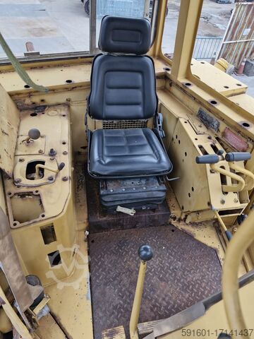 挖掘机械 Caterpillar D9L