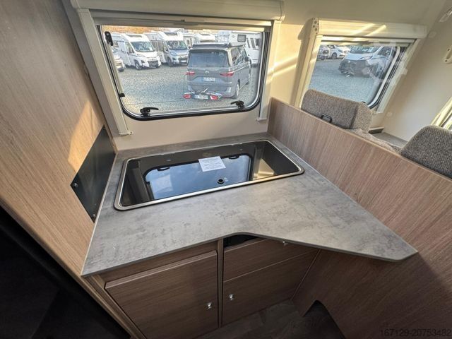 Półzintegrowany kamper CARADO T 338s