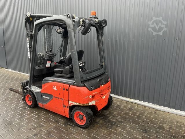 رافعة شوكية كهربائية ذات 4 عجلات Linde E16P-02