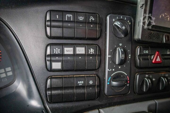 Sklápěč s jeřábem MERCEDES ACTROS 3344 AK - HMF1643 Z2