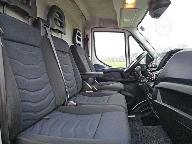 Kombi s vysokou strechou IVECO DAILY 35C18 3.0L L2H2 Automaat!