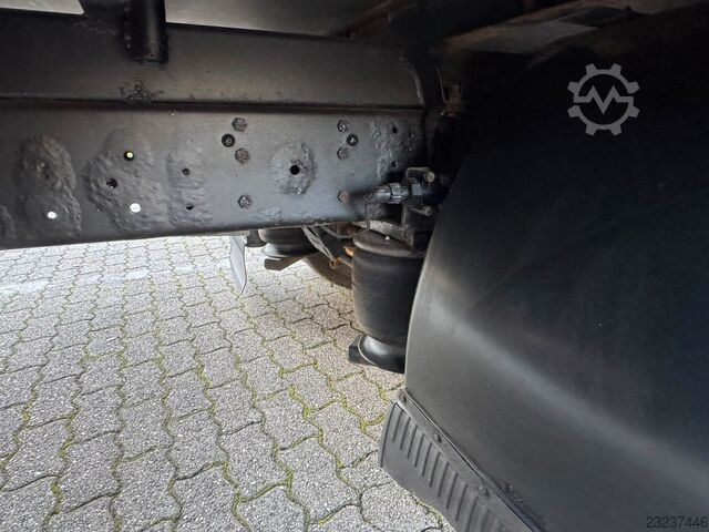 Dodávka s plachtovou bočnicou IVECO Daily 72C18 Hi-Matic Pritsche Plane+LBW