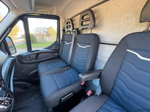 Dodávka s plachtovou bočnicou IVECO Daily 72C18 Hi-Matic Pritsche Plane+LBW