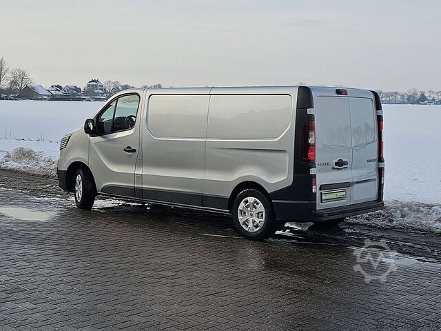 Camioneta familiar de techo alto RENAULT TRAFIC 2.0 DCI L2H1 Navi Euro6 AC!