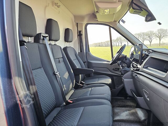 High-roof van FORD TRANSIT 2.0 L2H3 Xenon CarPlay!
