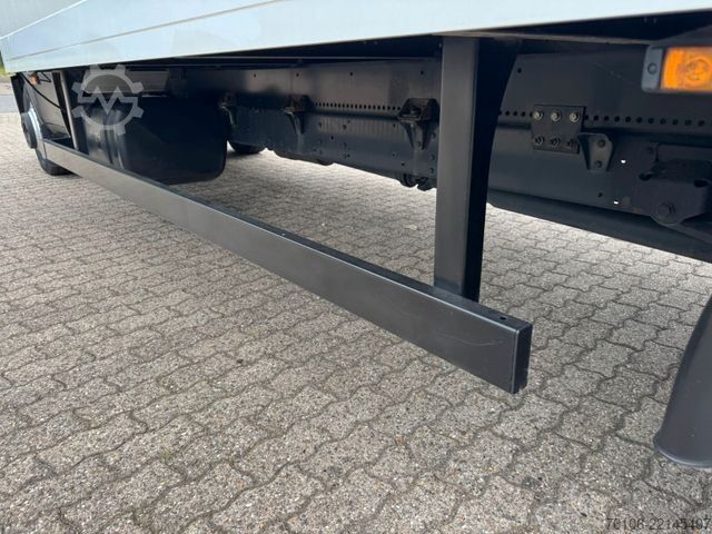 Vrachtwagen met bakwagen IVECO Daily 72C18 Hi Matic Koffer mit Ladebordwand