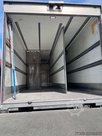 Hladilni tovornjak MERCEDES-BENZ Axor 1824 Carrier Kühlkoffer 4 x vorhanden