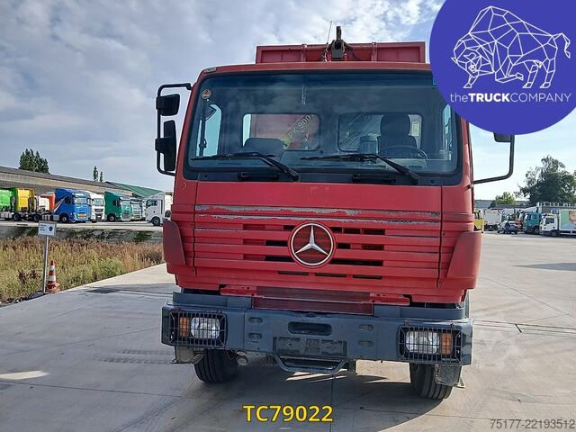 Transport af containere Mercedes-Benz SK 2531