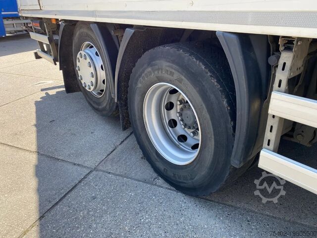 حقيبة سفر Renault D Wide 320 6x2/4 / Closed box / Dhollandia