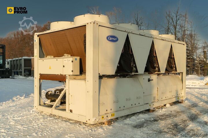 Čiler / toplotna pumpa Used Aircooled chiller CARRIER 30RQ0522 0157 PEE 465 kW/560 kW