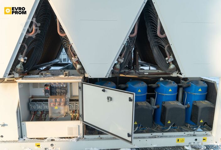 Čiler / toplotna pumpa Used Aircooled chiller CARRIER 30RQ0522 0157 PEE 465 kW/560 kW