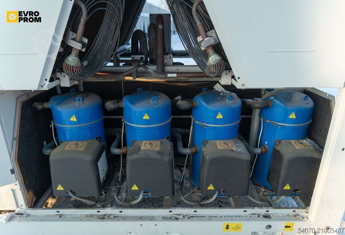 Čiler / toplotna pumpa Used Aircooled chiller CARRIER 30RQ0522 0157 PEE 465 kW/560 kW