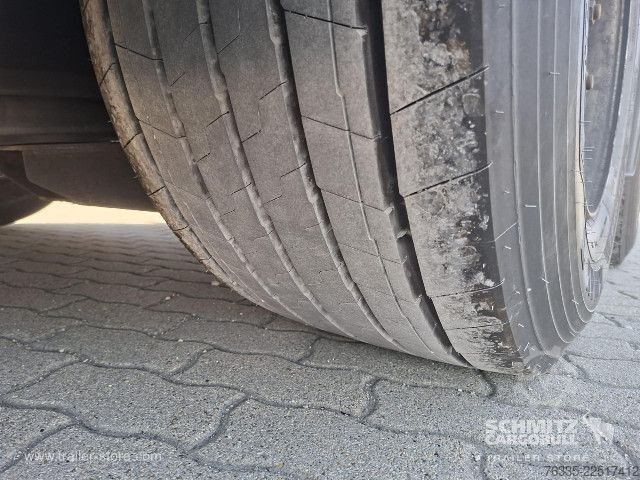 Avoin puoliperävaunu pressulla Kögel Curtainsider Mega