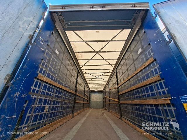 Avoin puoliperävaunu pressulla Kögel Curtainsider Mega