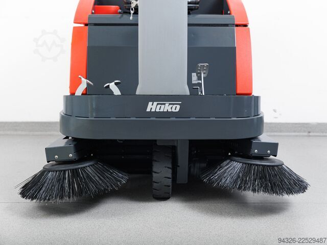 Hako Jonas 980 V măturătoare pe benzină Hako Jonas 980 V Benzin - 425h - 7200m²/h
