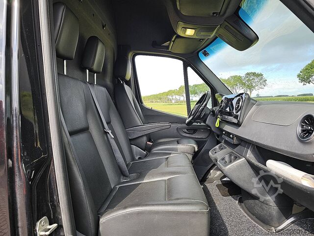 ハイルーフステーションワゴン MERCEDES-BENZ SPRINTER 319 L3H2 Maxi LED Mbux10