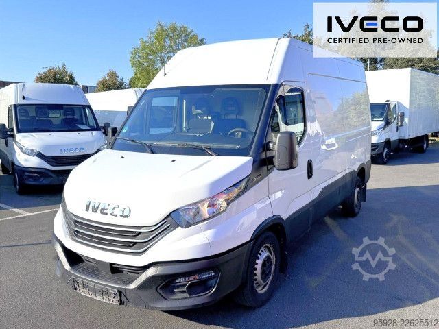 Xe van thùng kín IVECO 35S12 V