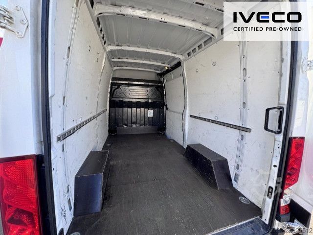 Xe van thùng kín IVECO 35S12 V