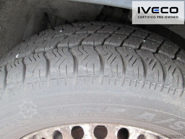 Xe van thùng kín IVECO Daily 33S11V EXPORT!