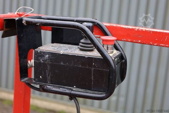 Scissor lift Holland Lift Ecostar HL-11812 Electric, 14m Working Height, 300