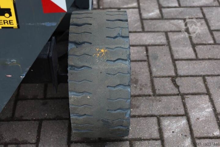 Scissor lift Holland Lift Ecostar HL-11812 Electric, 14m Working Height, 300