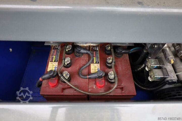 Scissor lift Holland Lift Ecostar HL-7814 Electric, 10m Working Height, 450k