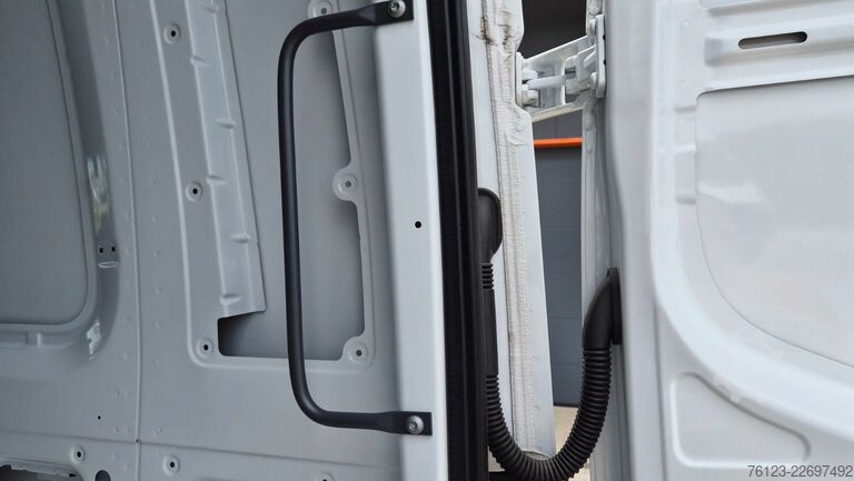 Komercijalno vozilo sa visokim krovom MERCEDES-BENZ Sprinter III Kasten  519 CDI RWD 4x 4 Allrad