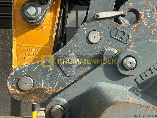 الحفارة الزاحفة Liebherr R 924 LC Likufix SWA48