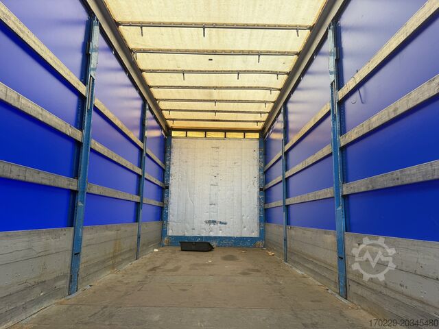 Camión con plataforma y lona Mercedes-Benz actros 2551