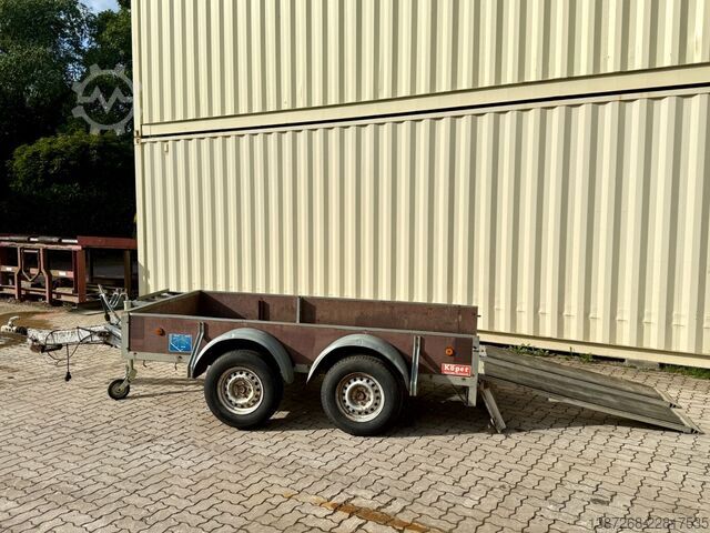 Autotraileri  Köper Anhänger mit Verladerampen / TÜV 01/28