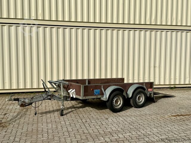 Autotraileri  Köper Anhänger mit Verladerampen / TÜV 01/28