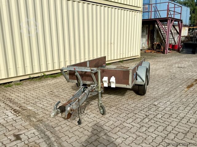 Autotraileri  Köper Anhänger mit Verladerampen / TÜV 01/28