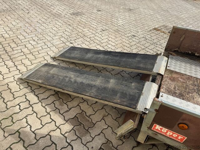 Autotraileri  Köper Anhänger mit Verladerampen / TÜV 01/28