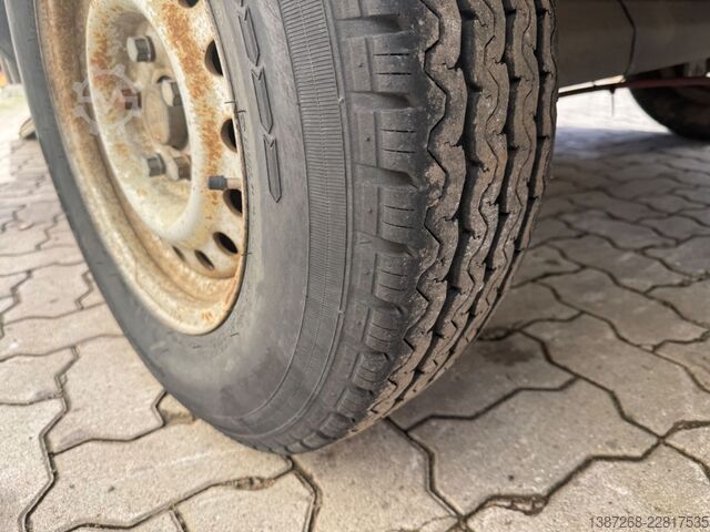 Autotraileri  Köper Anhänger mit Verladerampen / TÜV 01/28