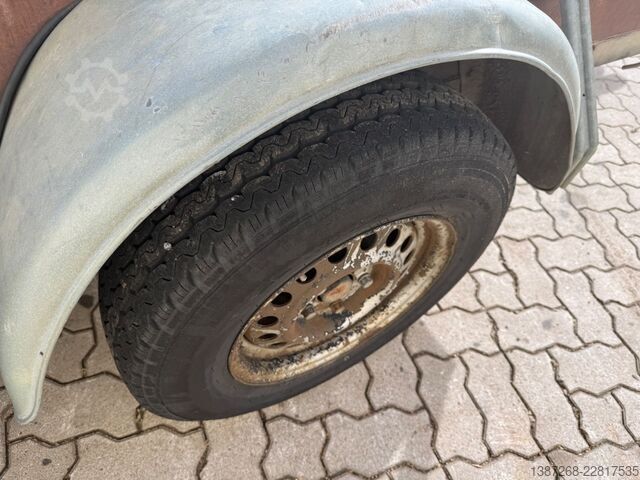 Autotraileri  Köper Anhänger mit Verladerampen / TÜV 01/28