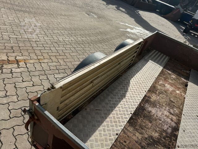 Autotraileri  Köper Anhänger mit Verladerampen / TÜV 01/28