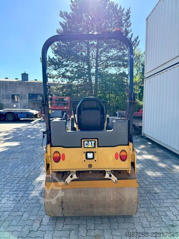Yksirumpuvalssi CATERPILLAR CB34B / 2018 BJ / 1.244 Stunden / 4.3 Tonnen